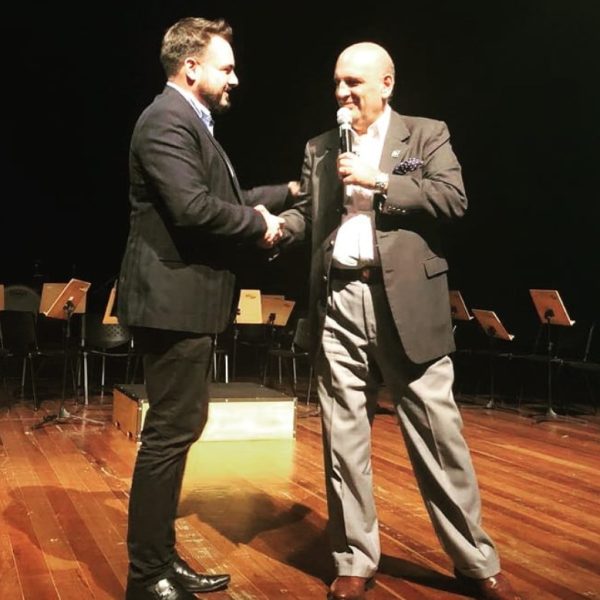 Os mentores nos ajudam a alcançar nossos objetivos mais rápido. Cesar Romão é um grande mentor de Vinicius Cezar