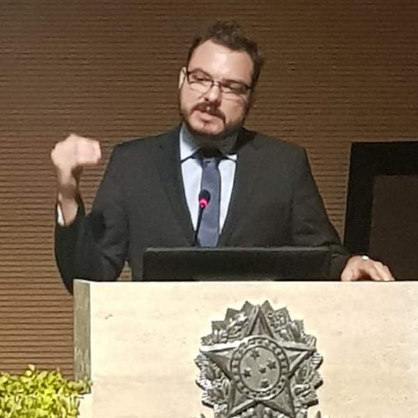 Apresentação na OAB falando sobre os Impactos da LGPD no Marketing Digital